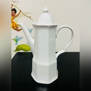 Savoir Vivre Maison Blanche White Tall Tea Pot. 10" Tall. Y0008. Perfect!